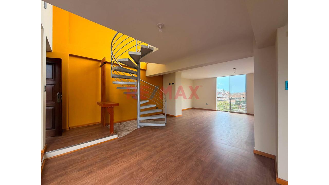 Departamento Duplex Frente A Parque En Surco - 14