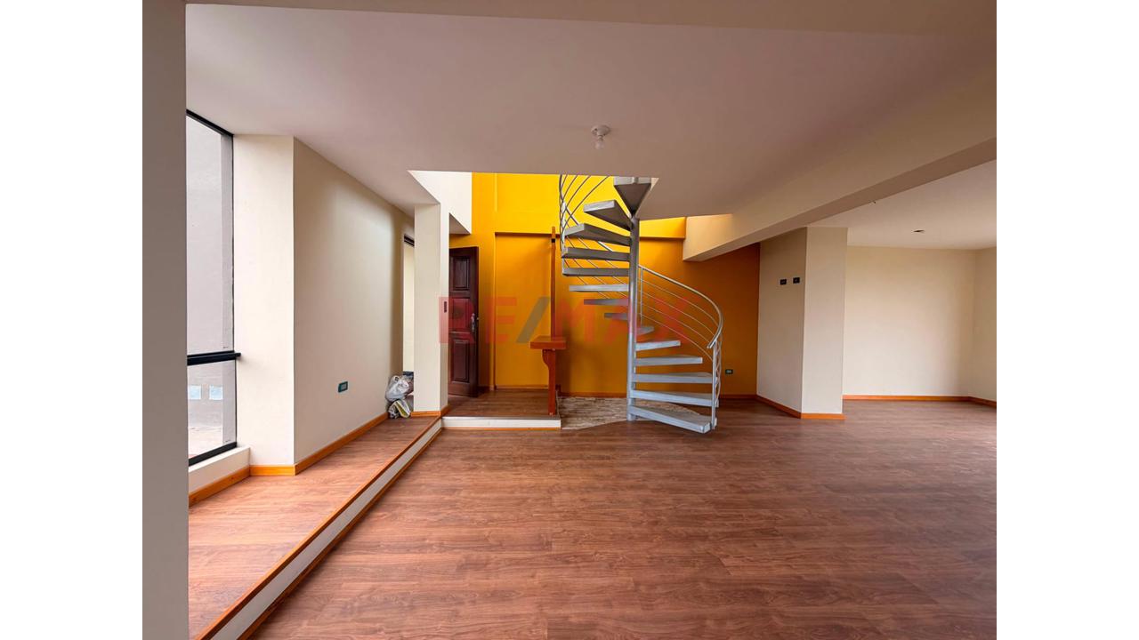 Departamento Duplex Frente A Parque En Surco - 12