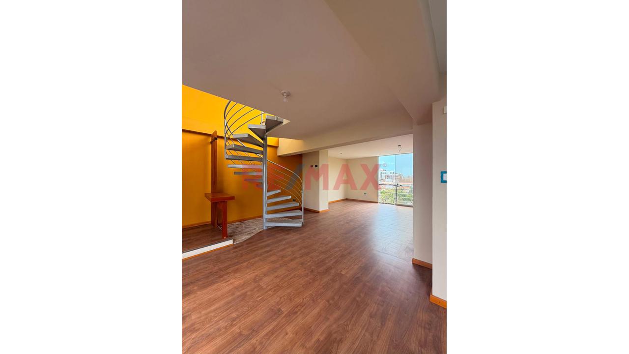 Departamento Duplex Frente A Parque En Surco - 16