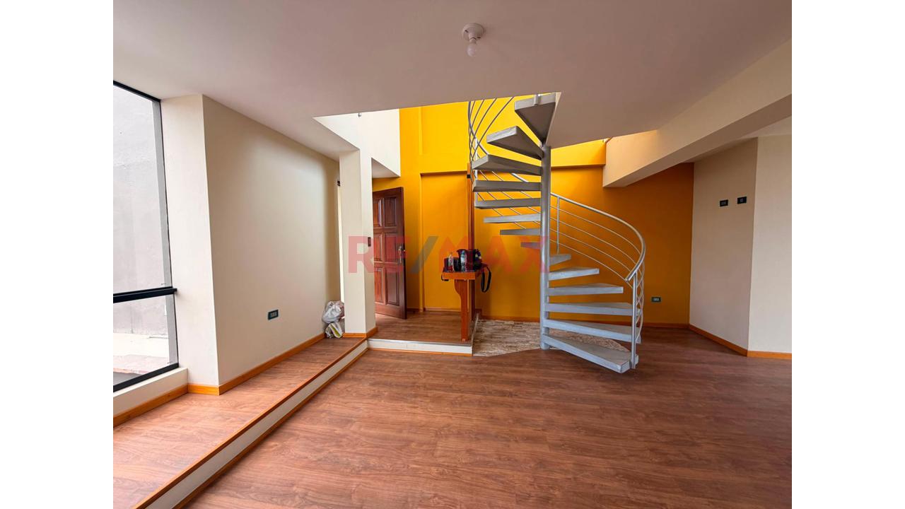 Departamento Duplex Frente A Parque En Surco - 11