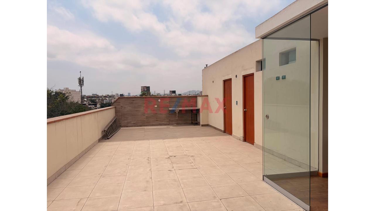 Departamento Duplex Frente A Parque En Surco - 3