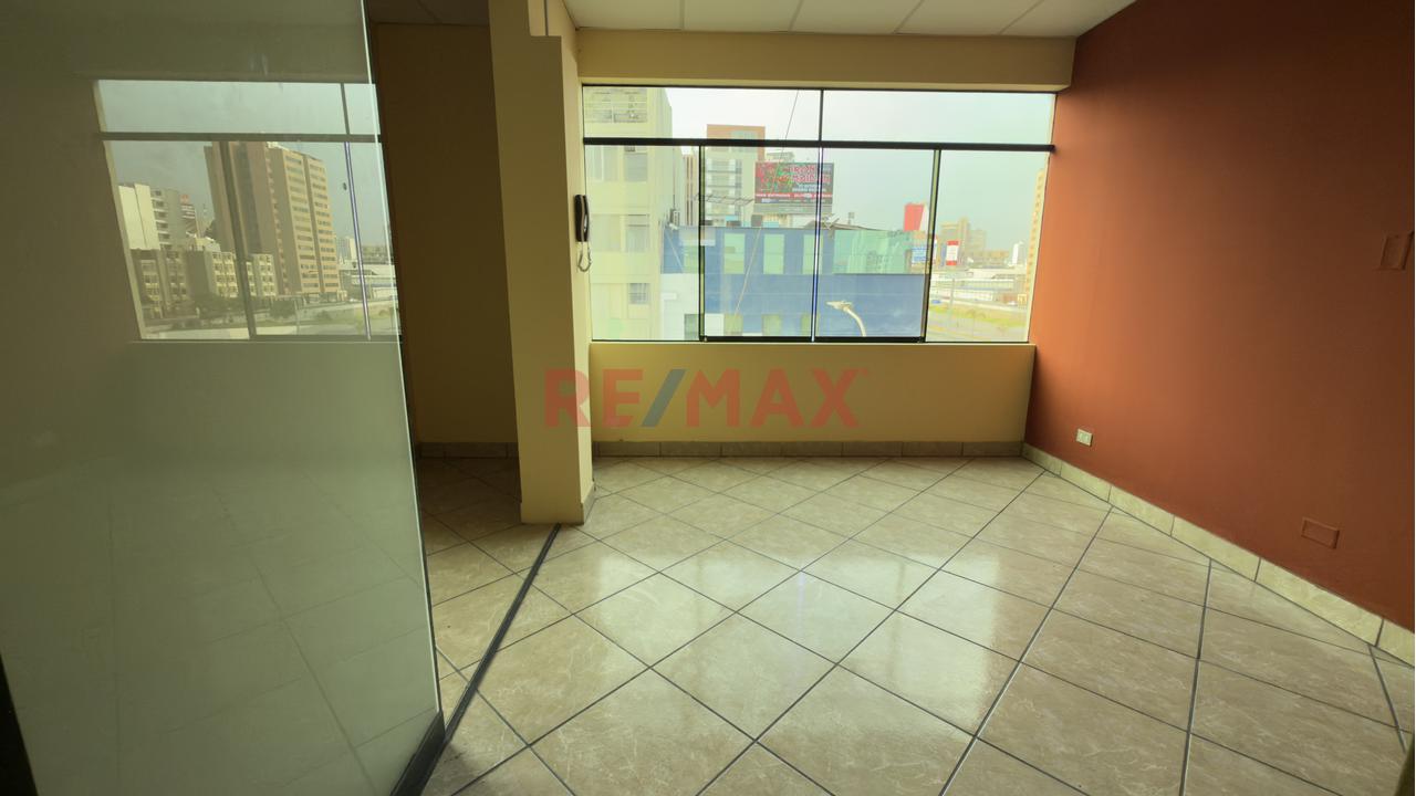 Alquiler De Amplia Oficina De 140M2 - 14