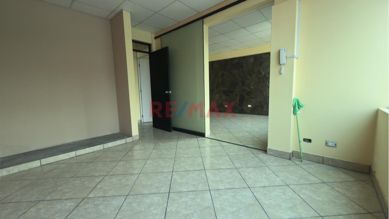 Alquiler De Amplia Oficina De 140M2 - 13