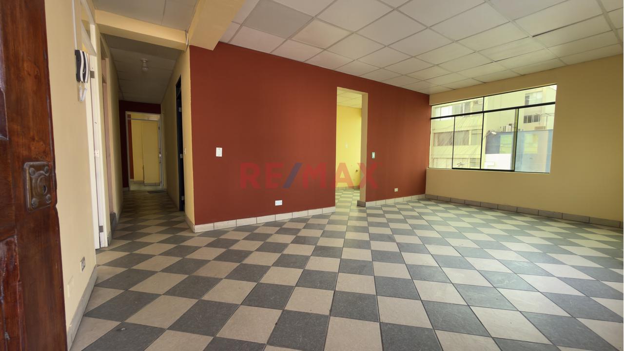 Alquiler De Amplia Oficina De 140M2 - 1