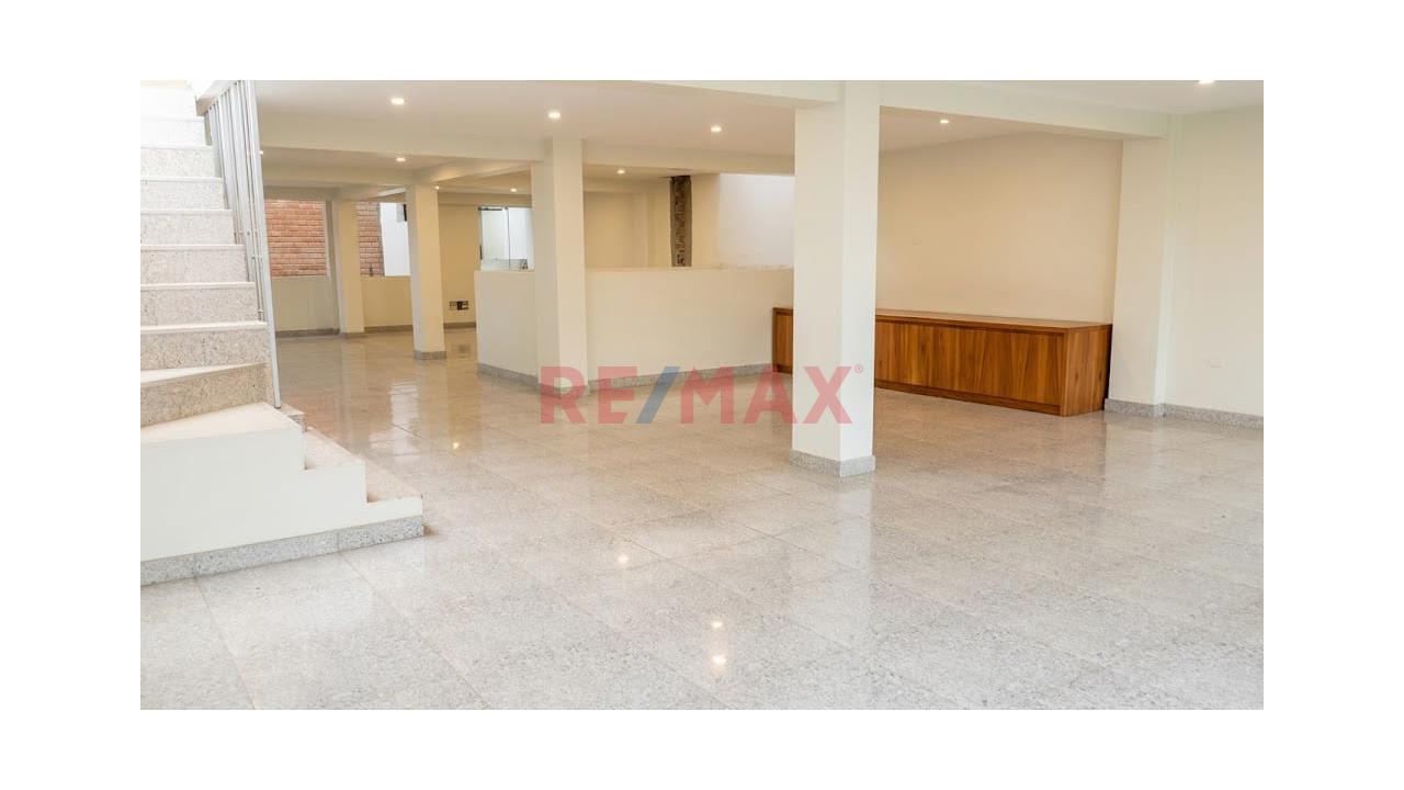Edificio En Alquiler En Plena Avenida Universitaria — foto 2