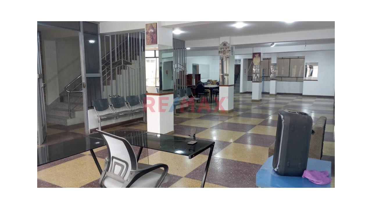 Edificio En Alquiler En Plena Avenida Universitaria — foto 5