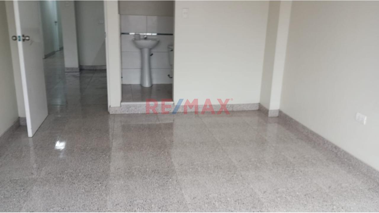 Edificio En Alquiler En Plena Avenida Universitaria — foto 9
