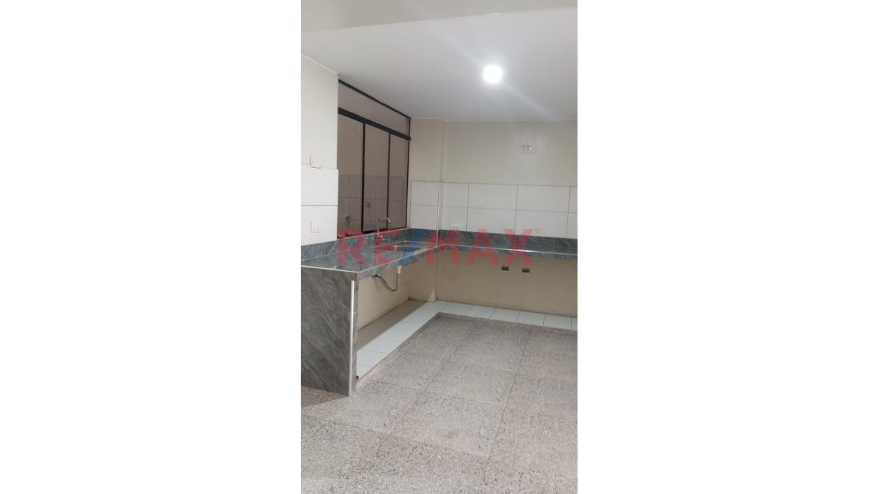 Edificio En Alquiler En Plena Avenida Universitaria — foto 10