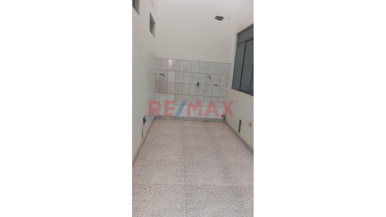 Edificio En Alquiler En Plena Avenida Universitaria — foto 13