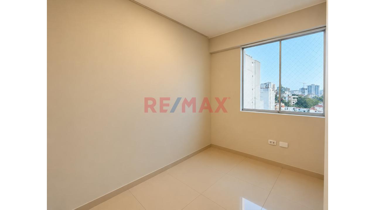 Se Vende Amplio Departamento En Céntrica Y Tranquila Zona En Surquillo. 3D + Estacionamiento + 2 Depósitos - 16