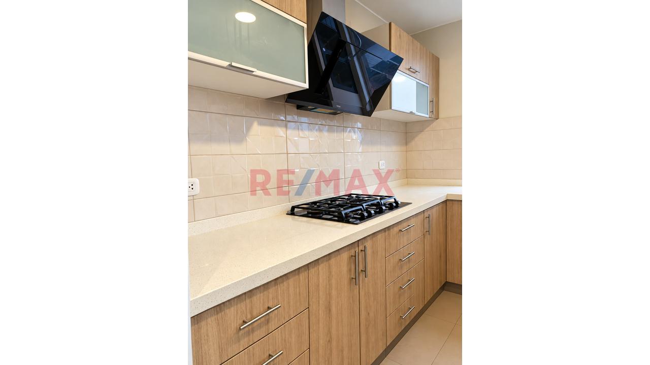 Se Vende Amplio Departamento En Céntrica Y Tranquila Zona En Surquillo. 3D + Estacionamiento + 2 Depósitos — foto 6