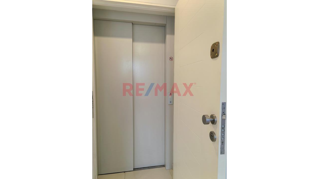 Se Vende Amplio Departamento En Céntrica Y Tranquila Zona En Surquillo. 3D + Estacionamiento + 2 Depósitos — foto 15
