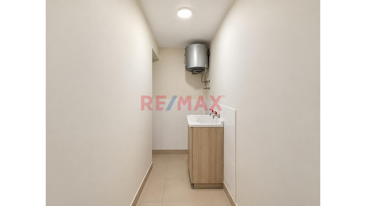 Se Vende Amplio Departamento En Céntrica Y Tranquila Zona En Surquillo. 3D + Estacionamiento + 2 Depósitos - 17