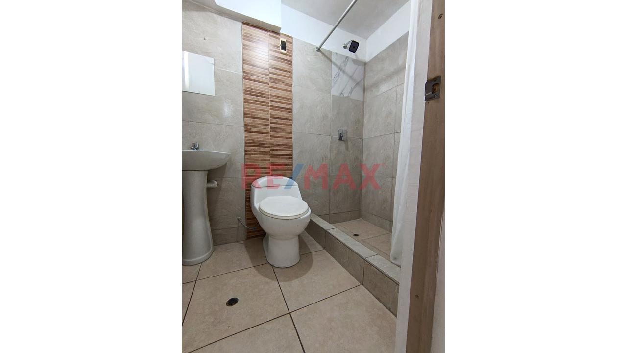 Venta De Casa De 3 Pisos En Av. Alejandro Bertello Cdra. 4 ,Limite Con Pueblo Libre, Cercado Delima - 12