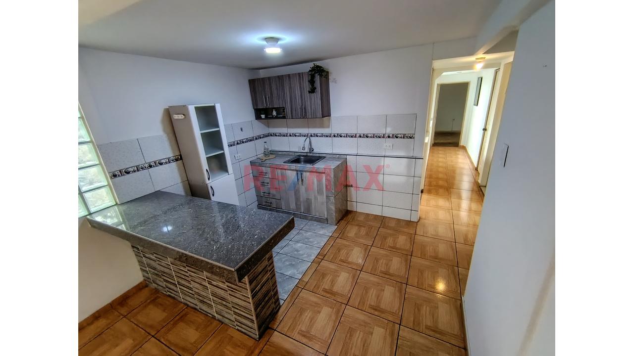 Venta De Casa De 3 Pisos En Av. Alejandro Bertello Cdra. 4 ,Limite Con Pueblo Libre, Cercado Delima - 11