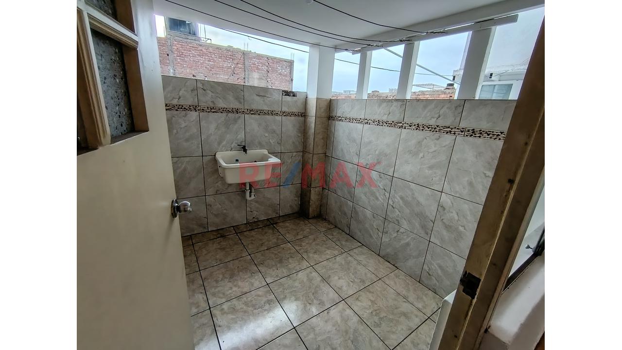 Venta De Casa De 3 Pisos En Av. Alejandro Bertello Cdra. 4 ,Limite Con Pueblo Libre, Cercado Delima - 7