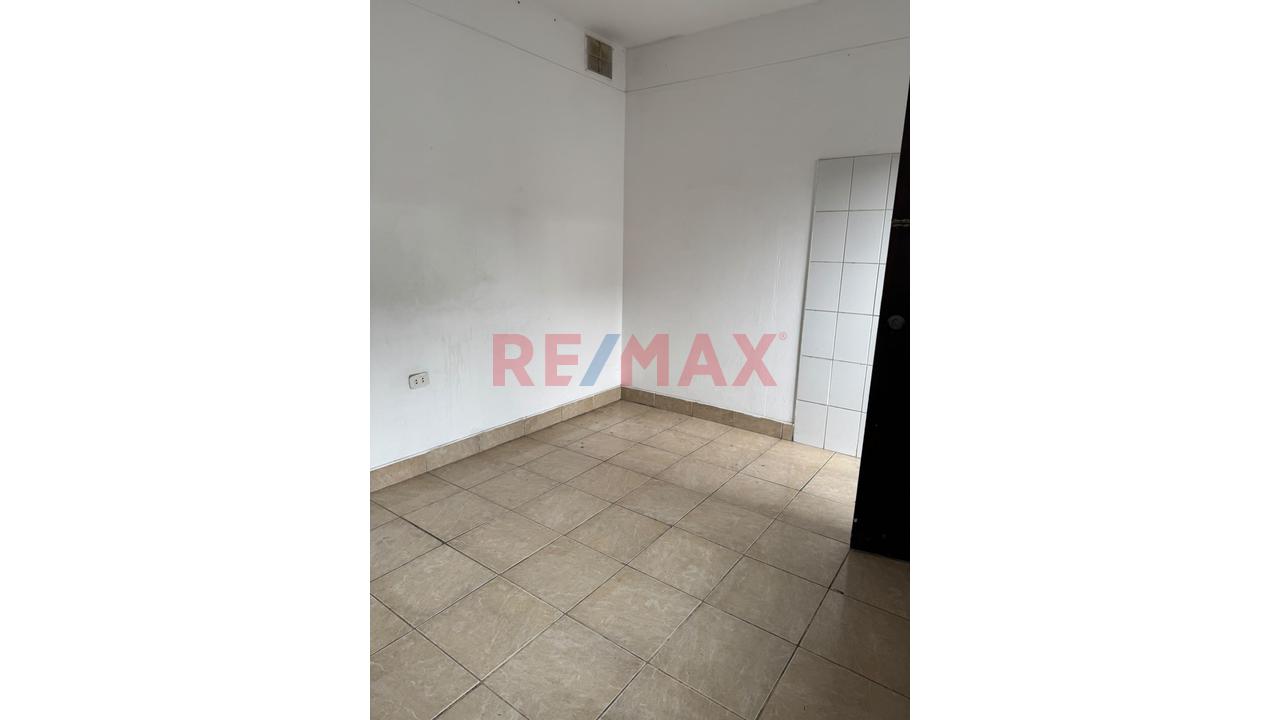🏡 Vendo Casa: Primer Piso Y Habitaciones Para Alquiler En Pisos Superiores, San Juan De Lurigancho 🏢 - 15