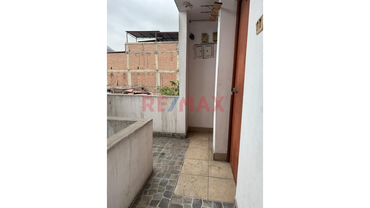 🏡 Vendo Casa: Primer Piso Y Habitaciones Para Alquiler En Pisos Superiores, San Juan De Lurigancho 🏢 - 19