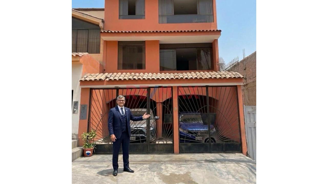 Ocasion Venta De Casa De 3 Pisos Independientes En Lomas De La Molina — foto 2