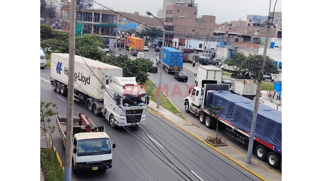 Local Comercial En Venta En Galería El Reloj – Las Malvinas! - 2