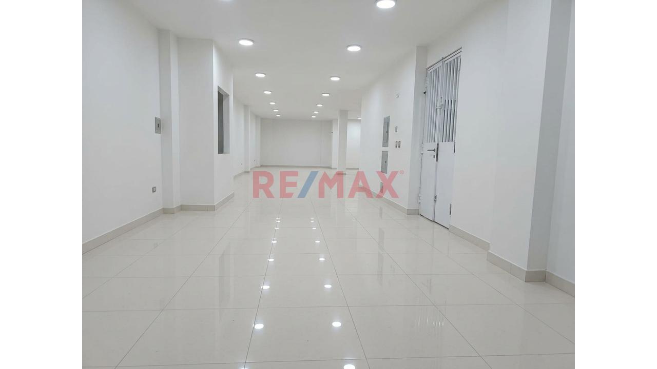 Se Alquila Local Comercial En La Av. Las Palmeras Distrito Los Olivos — foto 3
