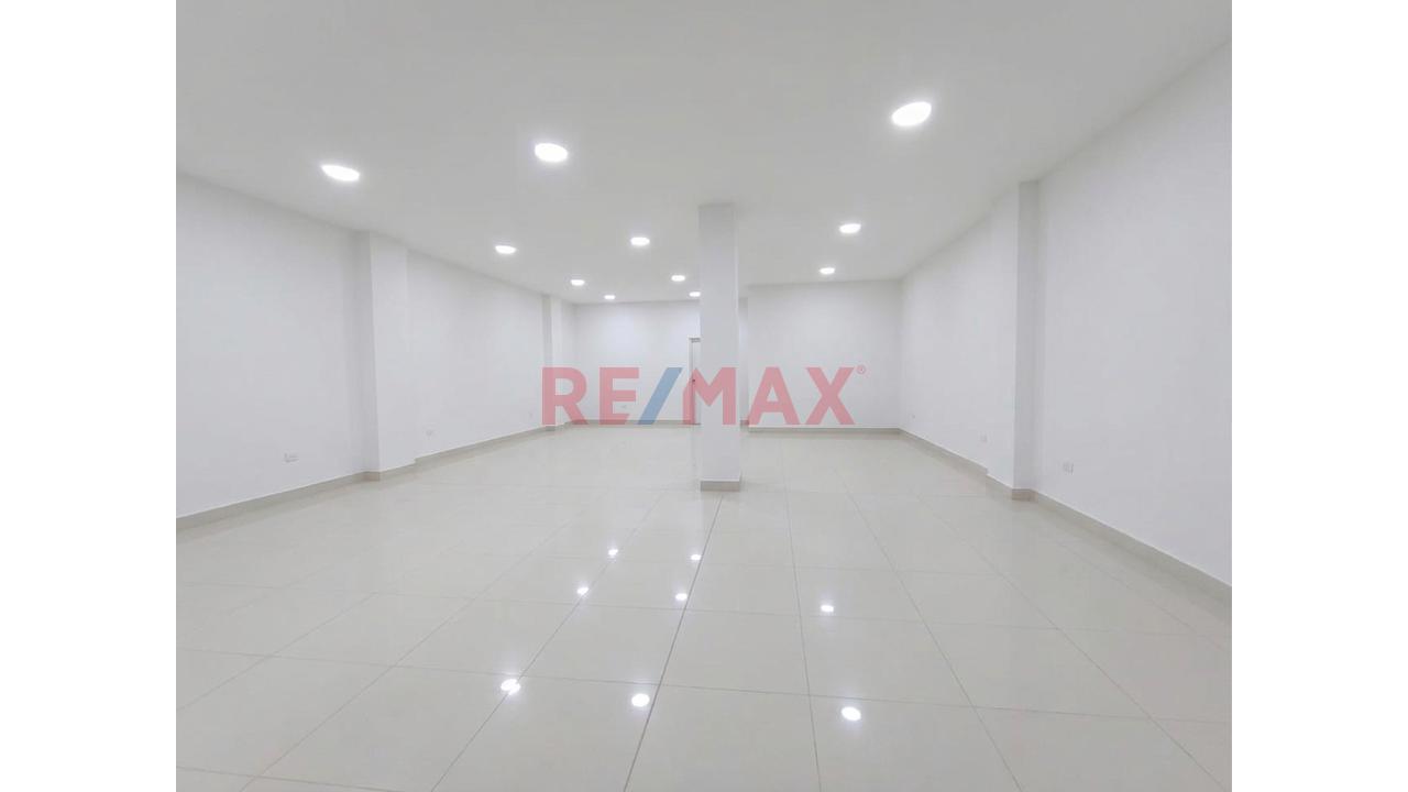 Se Alquila Local Comercial En La Av. Las Palmeras Distrito Los Olivos — foto 5