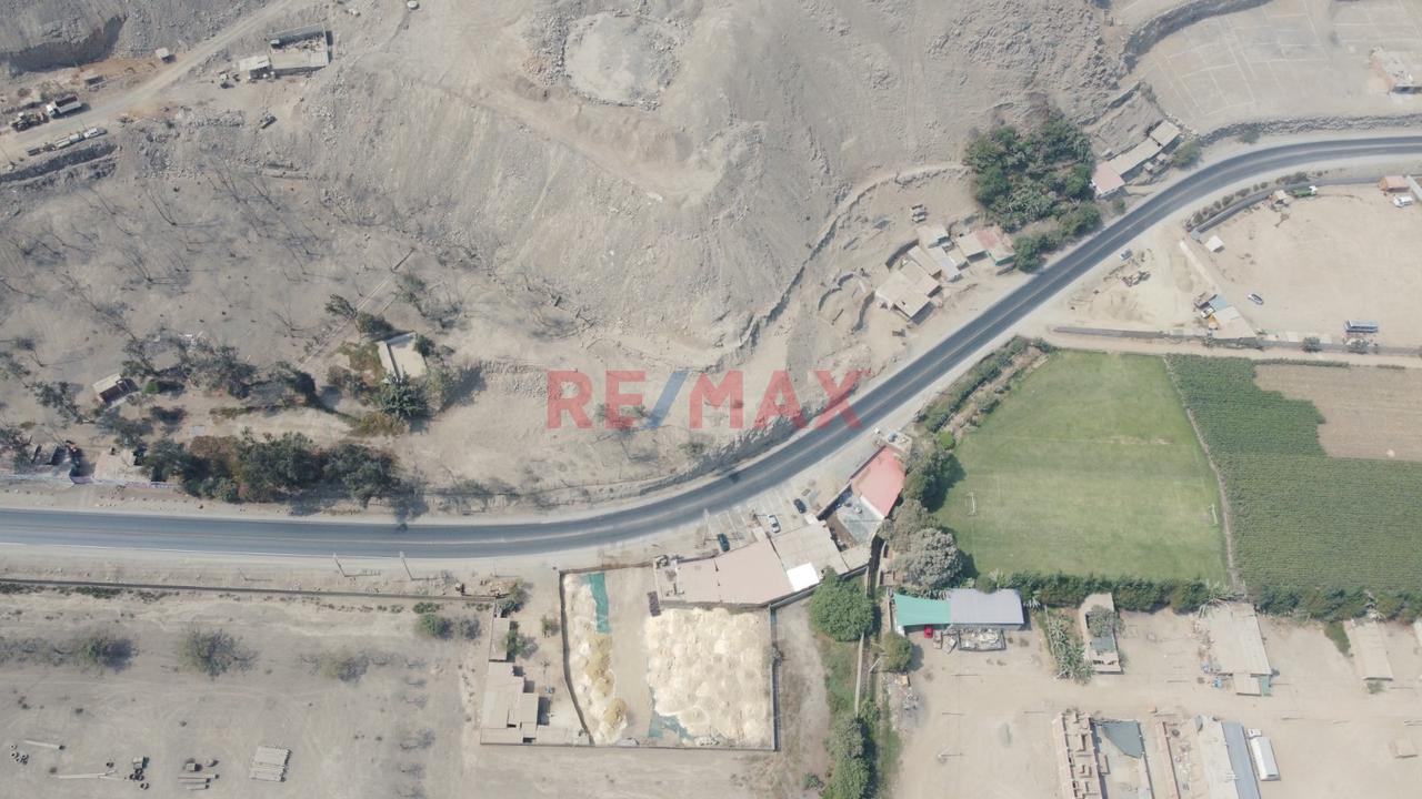 Venta De Terreno 1800M2 En Carabayllo Cerca Hacienda Punchauca En Misma Carretera - 3