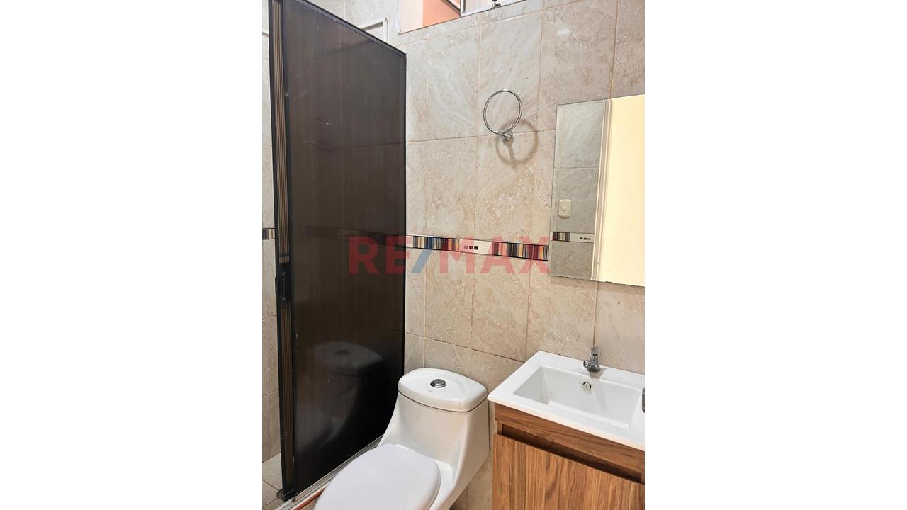 🏢 **¡Se Alquila Oficina En Salamanca!** 📍 - 5