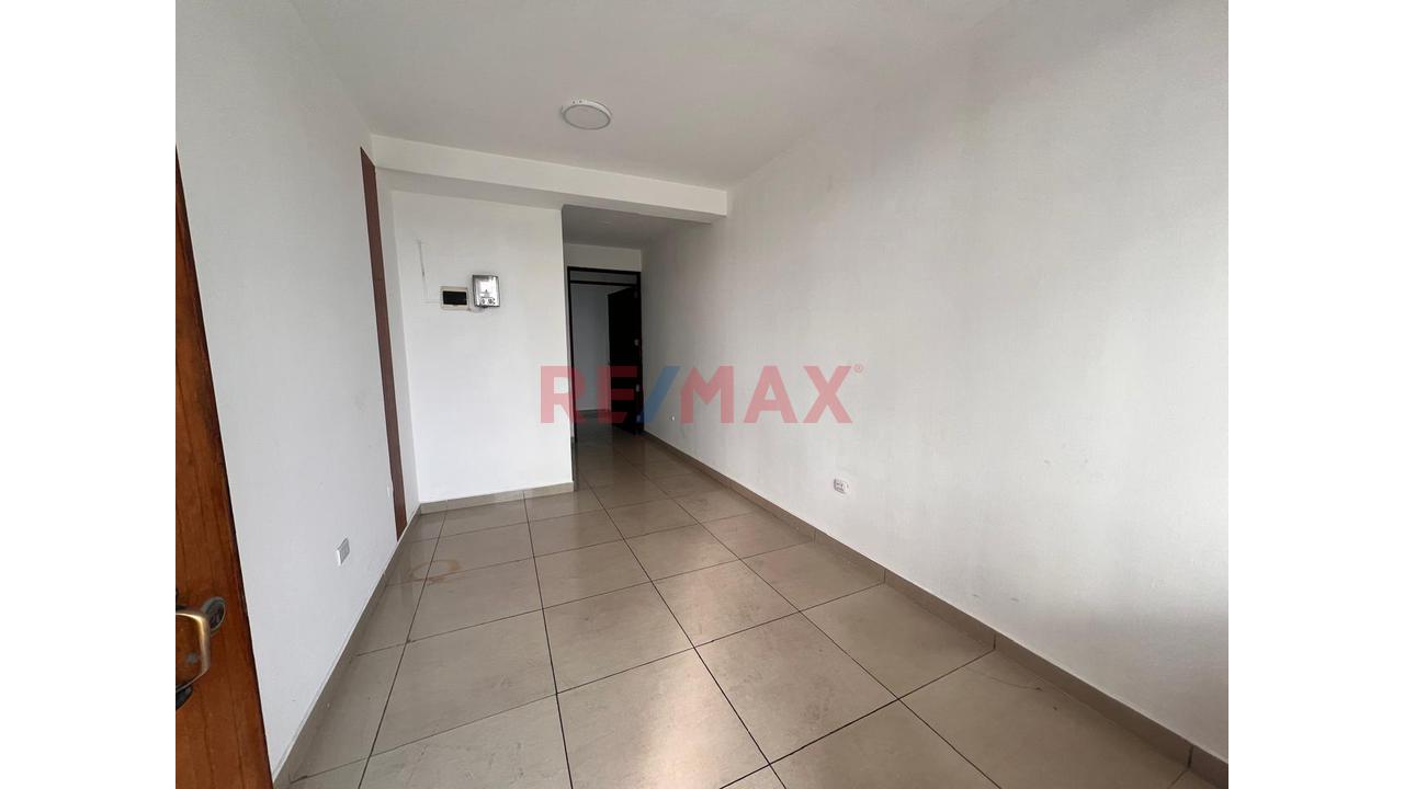 🏢 **¡Se Alquila Oficina En Salamanca!** 📍 - 3