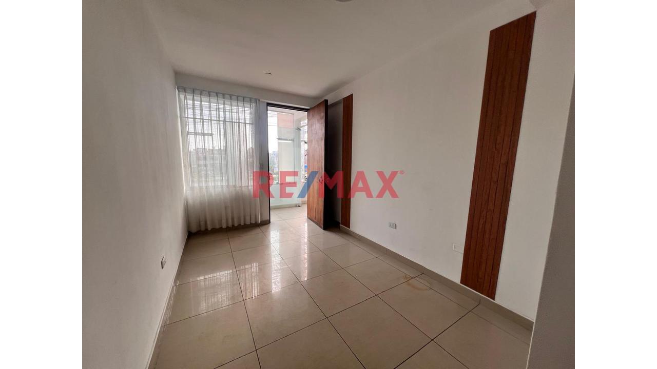 🏢 **¡Se Alquila Oficina En Salamanca!** 📍 - 1