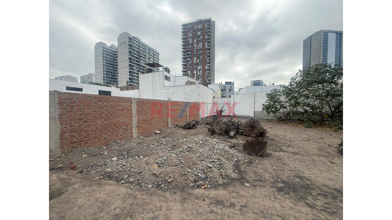 Terreno En Venta Frente A Parque En San Isidro 652 M² - 3