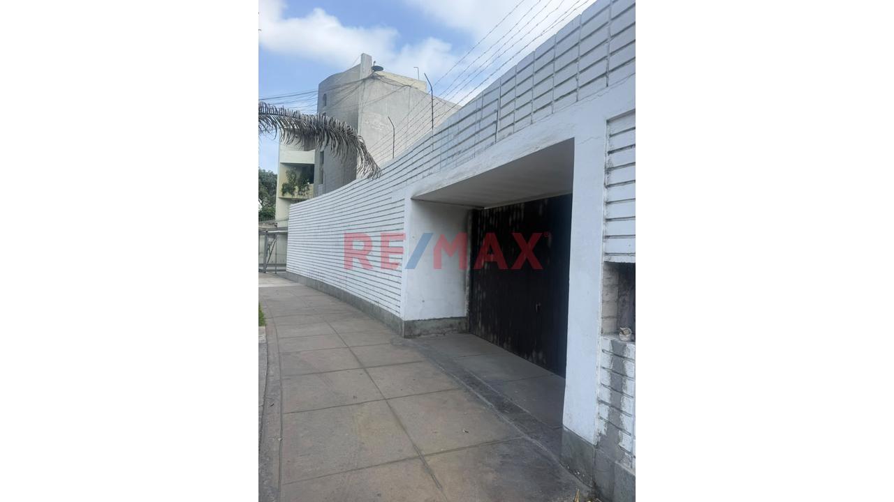 Terreno En Venta Frente A Parque En San Isidro 652 M² - 1