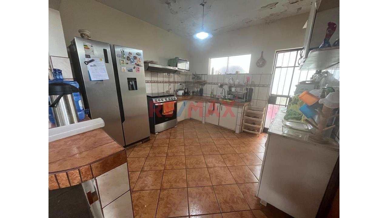 Casa En Venta A Precio De Terreno En Urb. 4 De Enero — foto 12