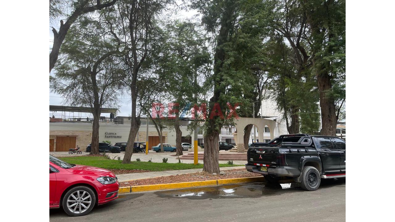 Casa En Venta A Precio De Terreno En Urb. 4 De Enero - 18