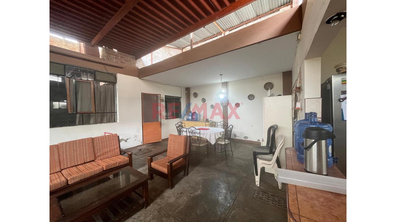 Casa En Venta A Precio De Terreno En Urb. 4 De Enero — foto 11