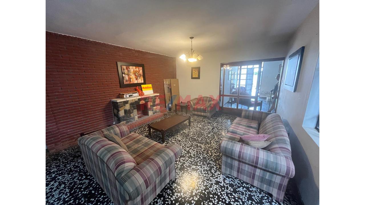 Casa En Venta A Precio De Terreno En Urb. 4 De Enero — foto 5