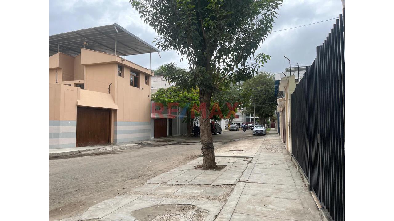 Casa En Venta A Precio De Terreno En Urb. 4 De Enero - 17