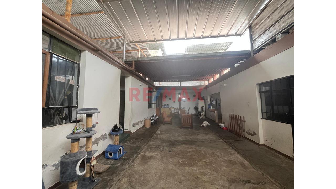 Casa En Venta A Precio De Terreno En Urb. 4 De Enero — foto 9