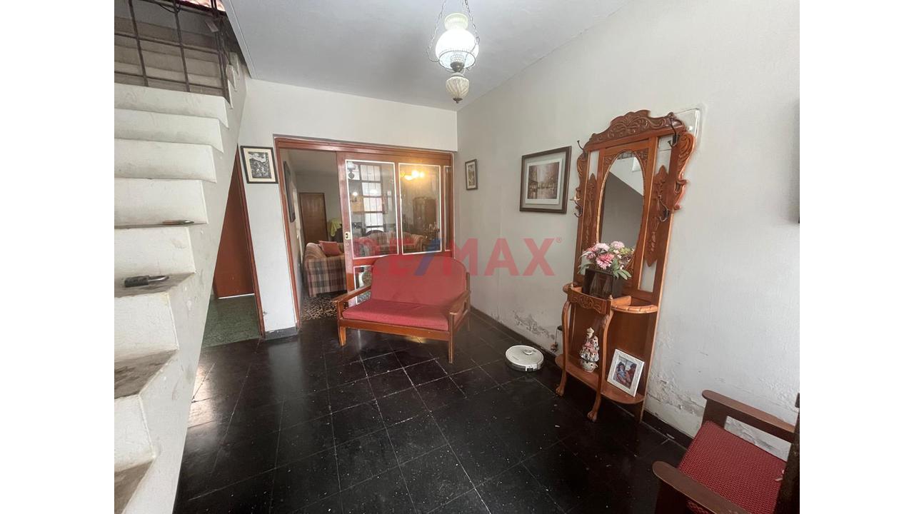 Casa En Venta A Precio De Terreno En Urb. 4 De Enero — foto 2