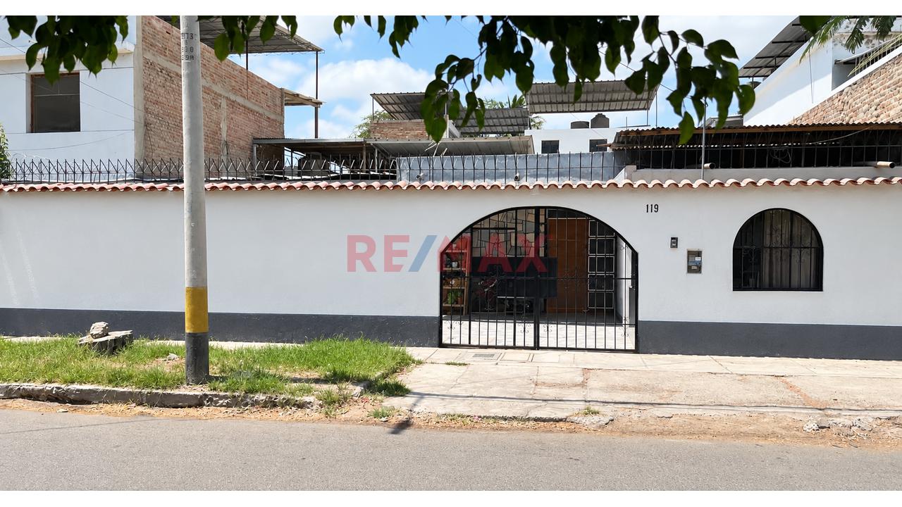 Casa En Venta A Precio De Terreno En Urb. 4 De Enero — foto 1