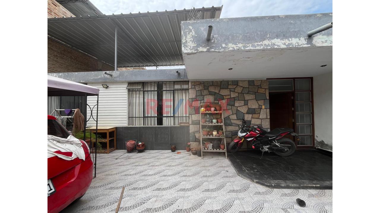 Casa En Venta A Precio De Terreno En Urb. 4 De Enero — foto 14