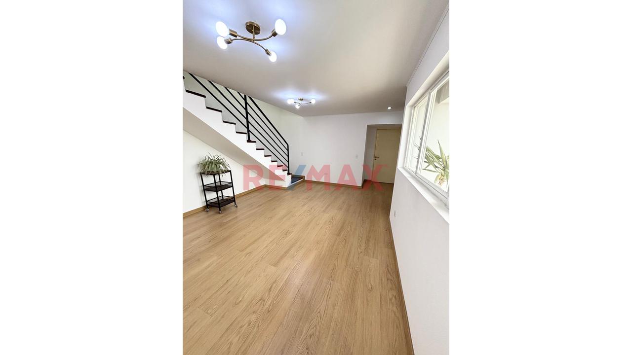 Venta De Dúplex Con Amplia Terraza Y Zona De Parrilla | Surquillo, Límite Con Miraflores — foto 4