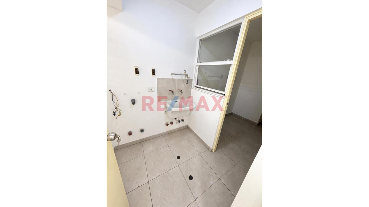 Venta De Dúplex Con Amplia Terraza Y Zona De Parrilla | Surquillo, Límite Con Miraflores — foto 13