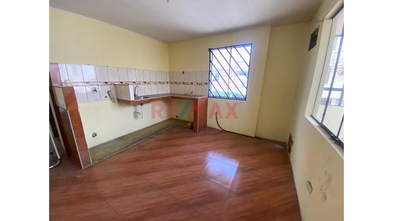 🏡🔥 ¡Vendo Casa En Esquina De 2 Pisos En El Callao! | Ideal Para Vivienda O Inversión — foto 2