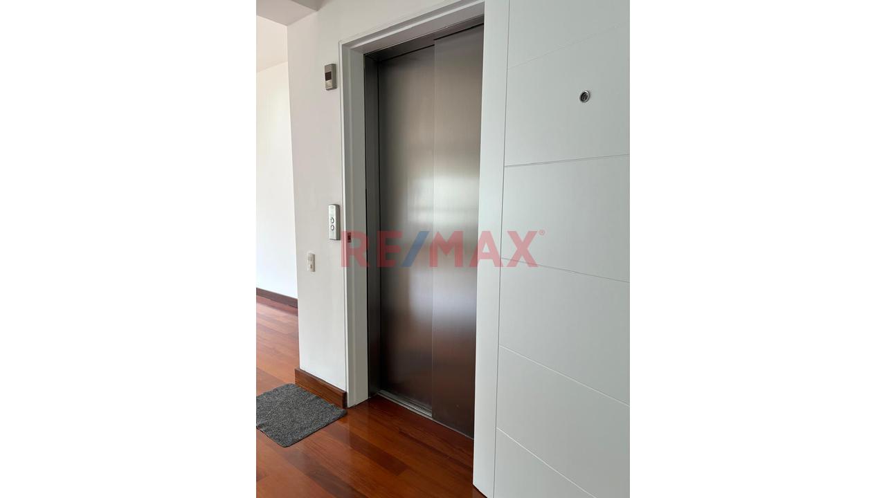 Venta De Departamento En San Borja Chacarilla, Urbanizacion Cerrada — foto 2