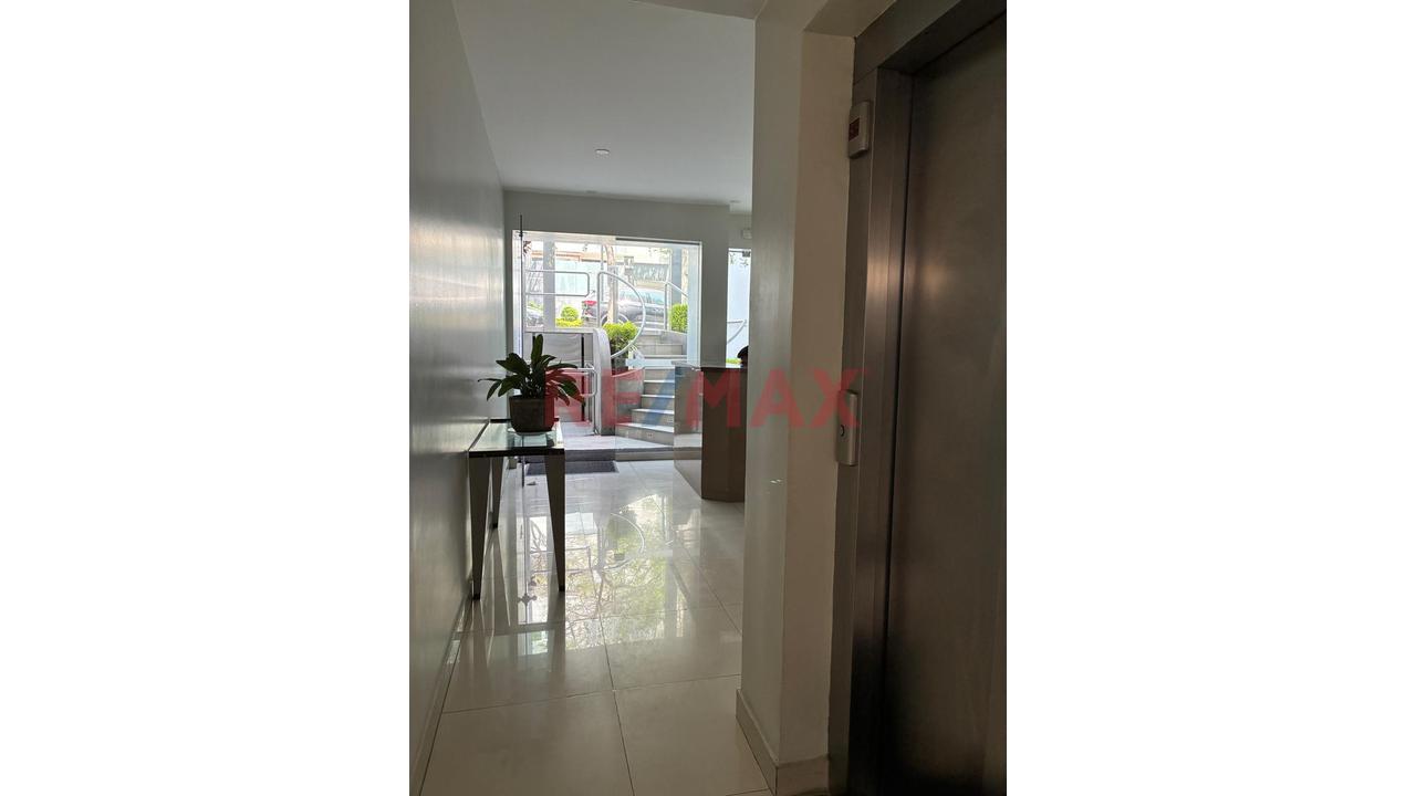 Venta De Departamento En San Borja Chacarilla, Urbanizacion Cerrada — foto 5