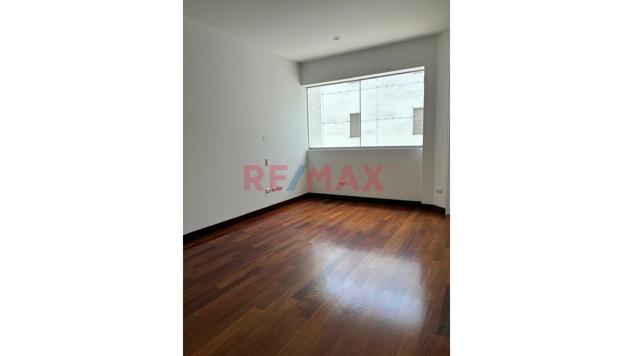 Venta De Departamento En San Borja Chacarilla, Urbanizacion Cerrada — foto 13