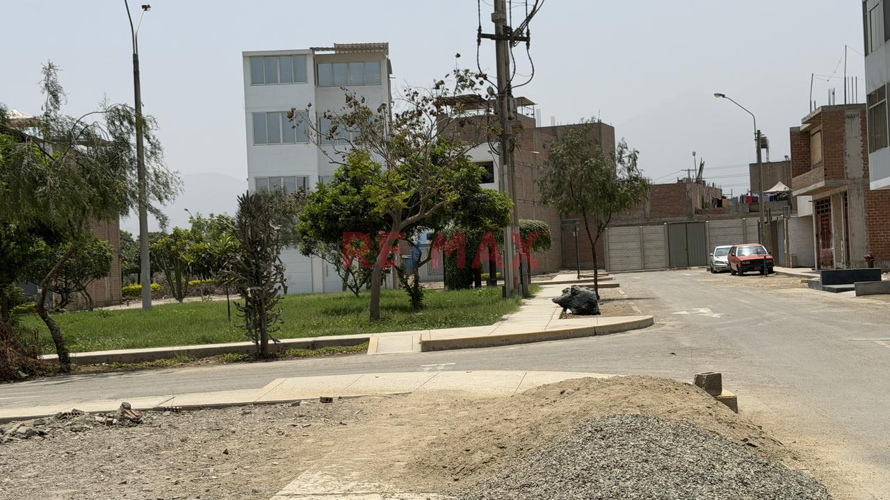 Venta De Terreno En Esquina De 125.78 M² Frente A Parque – Urb. Esmeralda I, Carabayllo - 4