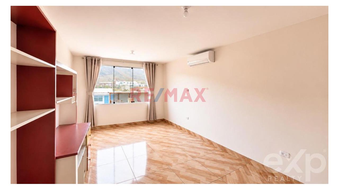 Casa En Venta En Sol De La Molina | 1.080 M² De Terreno, Jardín Y Piscina — foto 2