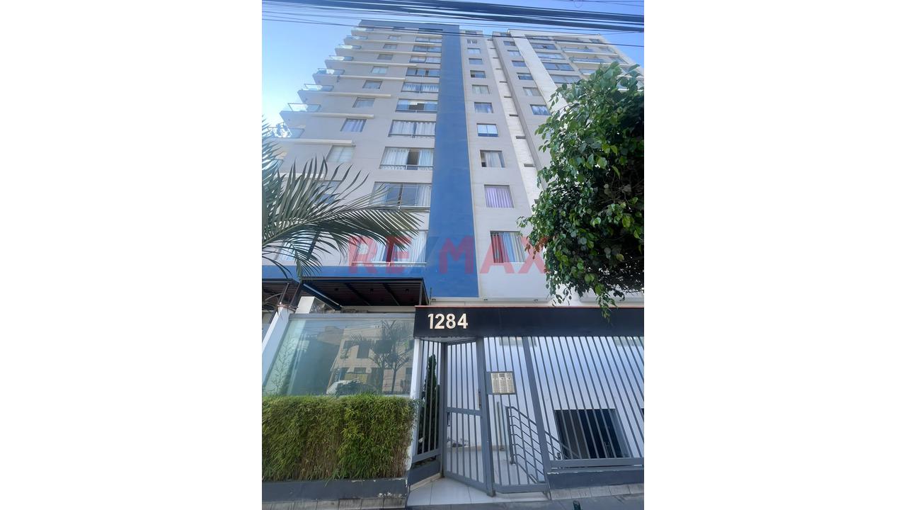 ¡Alquila Departamento De 3 Dormitorios En Breña! - 1